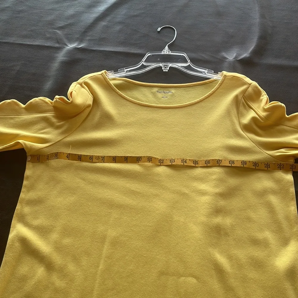 Cute yellow shirt - Picture 4 of 4